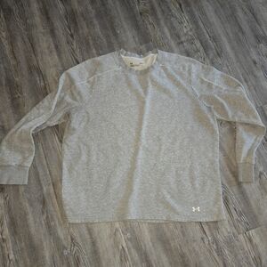Under Armour Gray Sweatshirt with Relaxed Fit